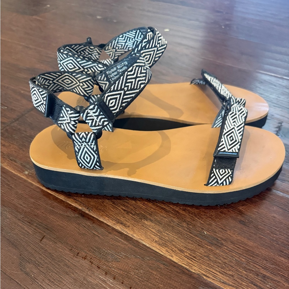 Madewell Black & White Geometric Strap Sandals